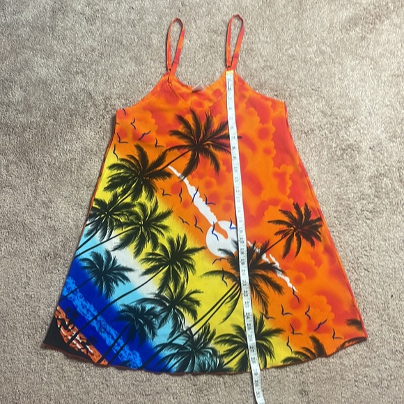 Print dress in size medium. - Picture 4 of 7